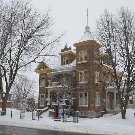 Le 100 St-Laurent Bed and Breakfast Louiseville Εξωτερικό φωτογραφία