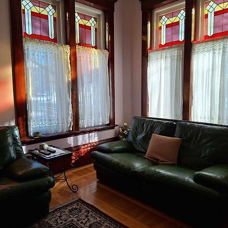 Le 100 St-Laurent Bed and Breakfast Louiseville Εξωτερικό φωτογραφία