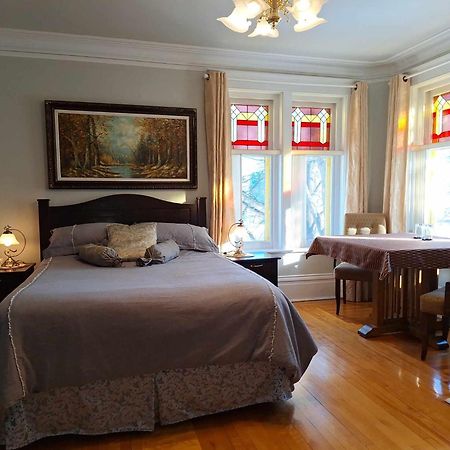 Le 100 St-Laurent Bed and Breakfast Louiseville Εξωτερικό φωτογραφία