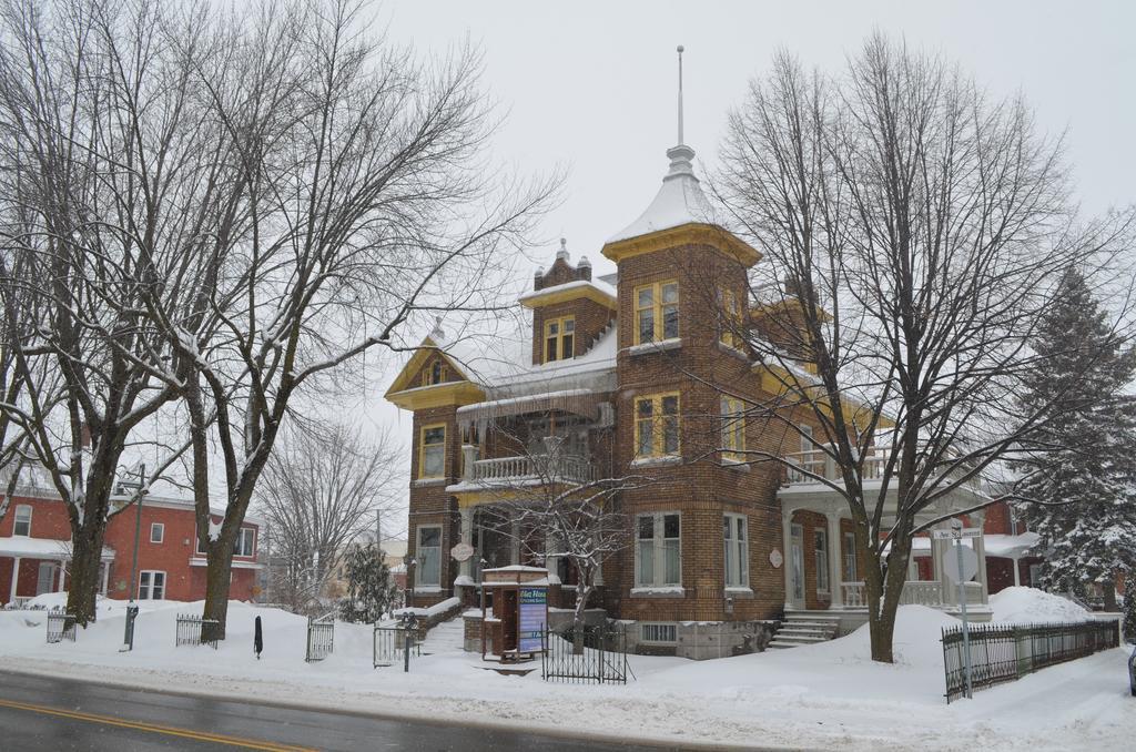 Le 100 St-Laurent Bed and Breakfast Louiseville Εξωτερικό φωτογραφία